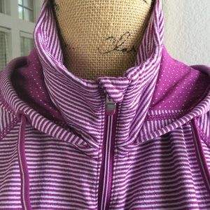 Purple pullover sweater sweatshirt. Hood and front pockets.